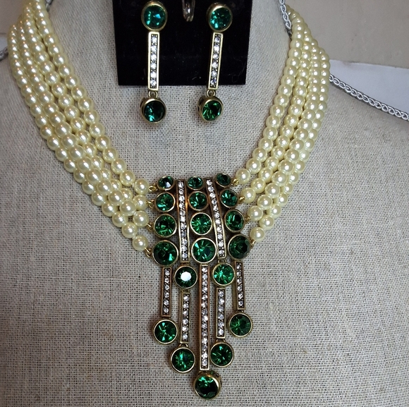 Heidi Daus An Affair To Remember Elegant Pearl and Green Gem Necklace Set - Picture 1 of 13